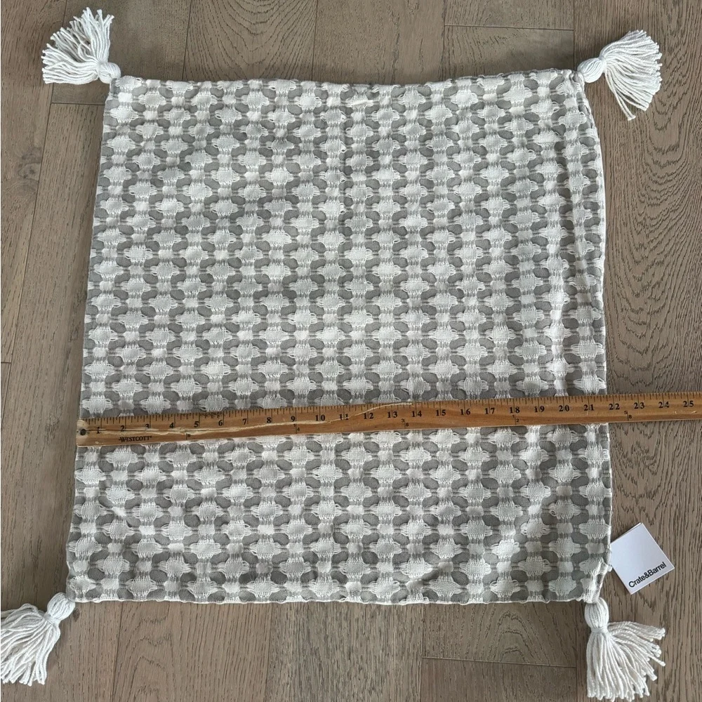 NWT Crate & Barrel Tahona 23